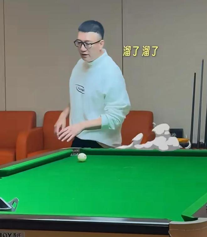 孙红雷夫妇罕见同框夫妻俩约金牌教练打台球王骏迪叫他宝贝(图4)