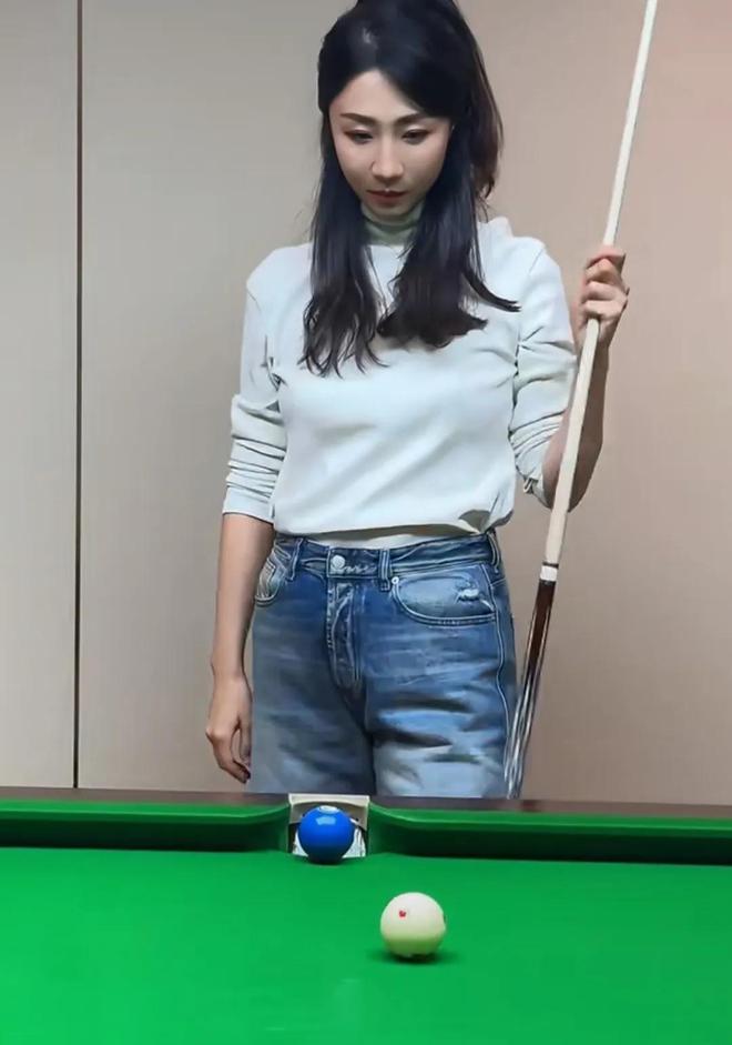 孙红雷夫妇罕见同框夫妻俩约金牌教练打台球王骏迪叫他宝贝(图5)