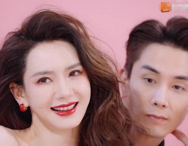 30岁董力“奉子成婚”参加《妻子的浪漫旅行》高颜值撞脸李现(图1)
