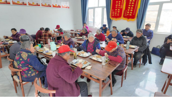 融媒·见证丨每天两餐“大锅饭”病弱老人这个冬天没住院——这顿热饭真“养人”(图3)