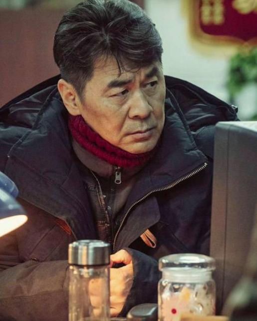 演技敷衍、尴尬油腻却尬吹“演技炸裂”这3位“老戏骨”凭啥(图8)