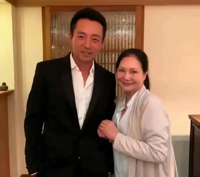 黄春梅跳到台前小S急于复工代言被抵制大S去世后徐家乱套了(图6)