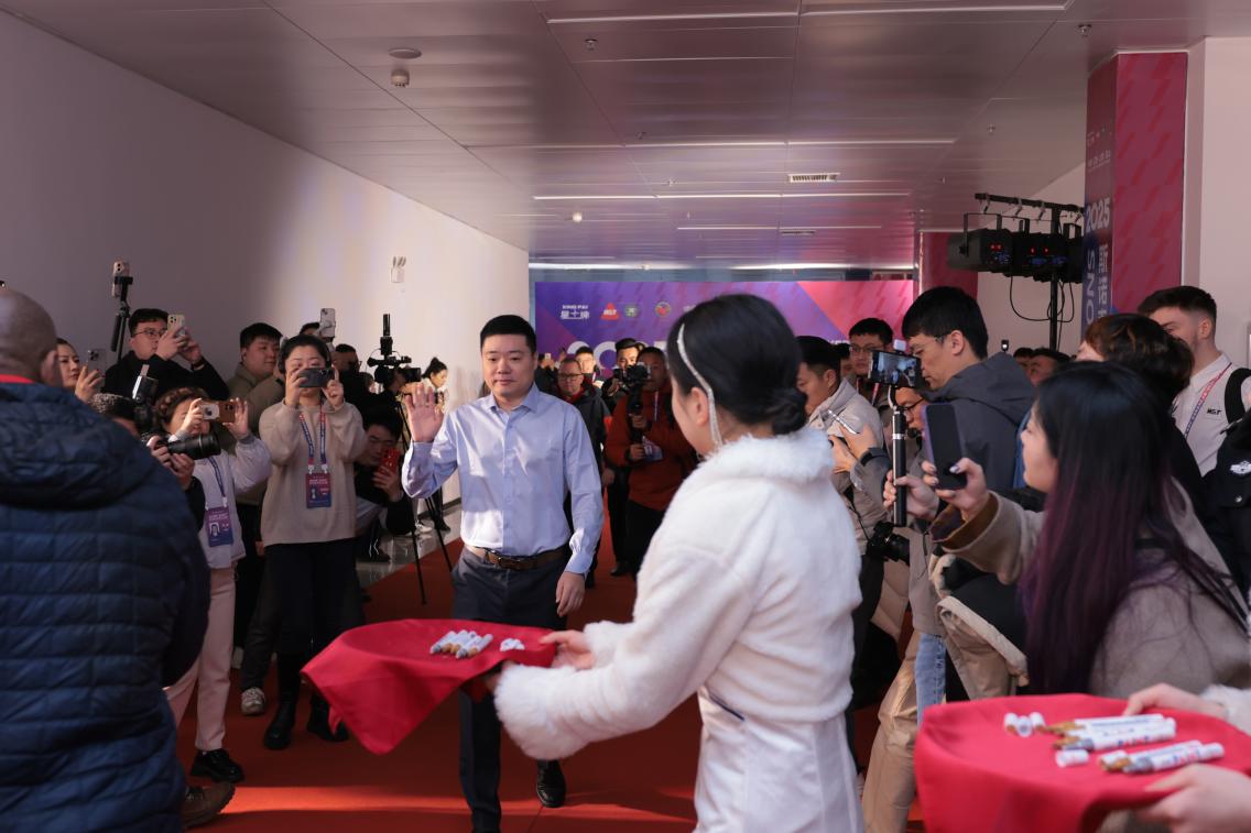 斯诺克世界公开赛玉山开幕 丁俊晖领衔中国军团冲冠(图2)