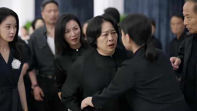 四月才开始70岁的国家一级演员张国立就给娱乐圈敲响了警钟(图4)