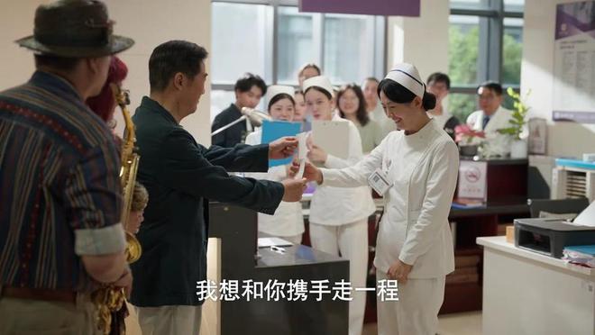 四月才开始70岁的国家一级演员张国立就给娱乐圈敲响了警钟(图13)