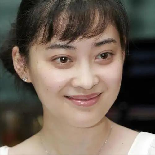 没有对比就没有伤害！同样是50岁这次梅婷却被演阿姨的她碾压(图2)