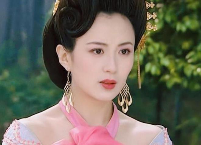 没有对比就没有伤害！同样是50岁这次梅婷却被演阿姨的她碾压(图10)