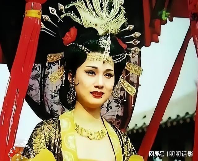 她长得太美被导演据为己有同居27年无名无分年仅63岁不治身亡(图12)