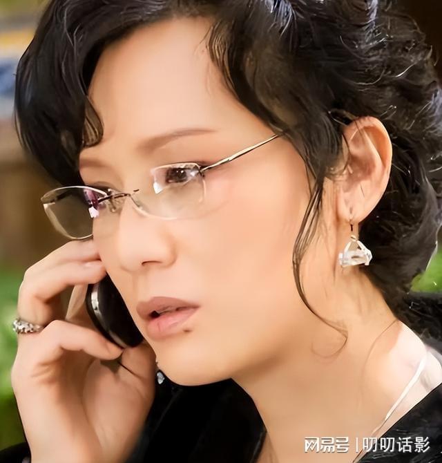 她长得太美被导演据为己有同居27年无名无分年仅63岁不治身亡(图14)