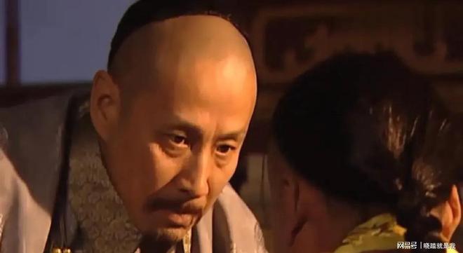 69岁陈道明现身白发苍苍依旧吸引眼球。(图10)