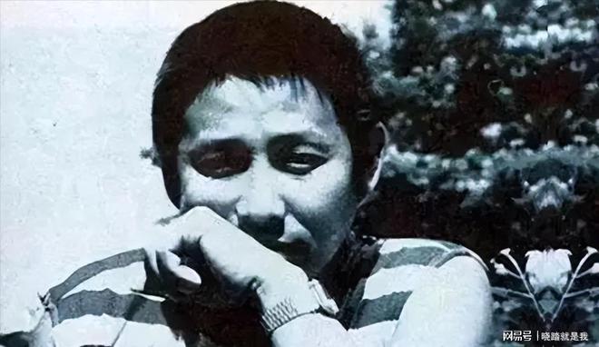 69岁陈道明现身白发苍苍依旧吸引眼球。(图4)
