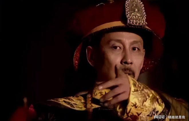 69岁陈道明现身白发苍苍依旧吸引眼球。(图9)