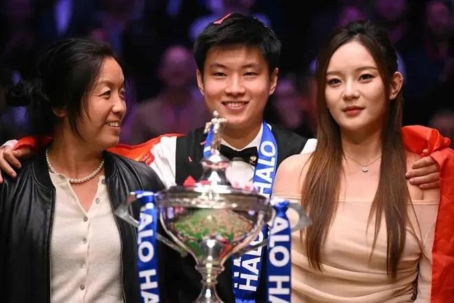 483万奖金！赵心童夺冠新恋情曝光女友漂亮长相酷似赵薇(图1)