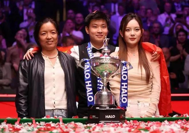483万奖金！赵心童夺冠新恋情曝光女友漂亮长相酷似赵薇(图2)