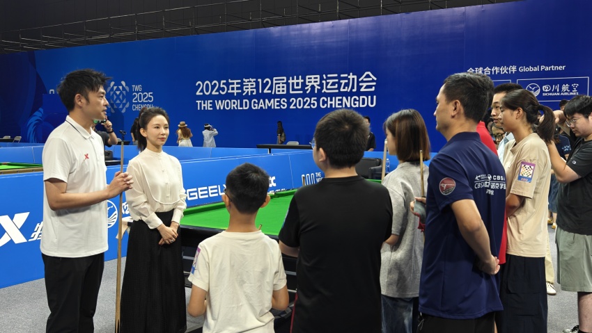 “九球天后”潘晓婷现身成都探秘世运会台球赛场(图2)