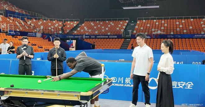 潘晓婷探访成都世运会台球氛围引热议。(图3)