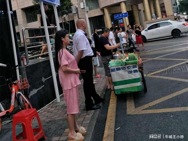 社会大哥蛮横开车却惹了不该惹的人物出来混要带脑子的(图1)