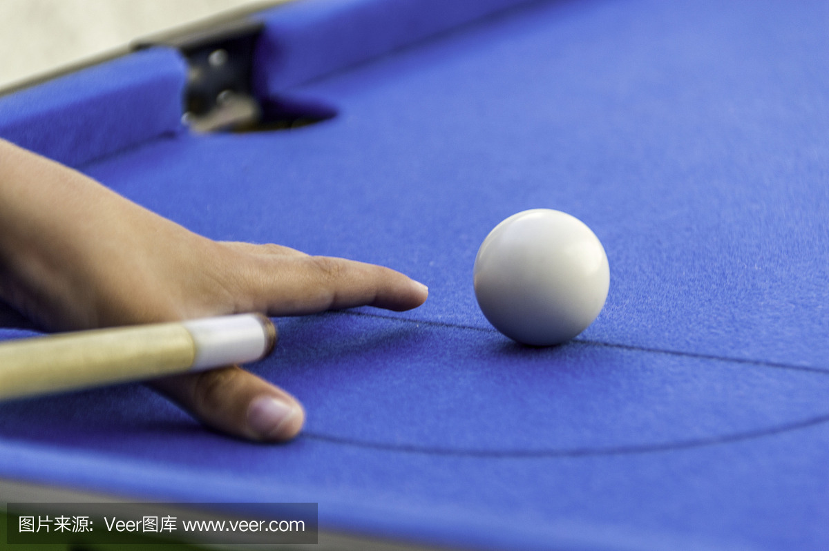 打高尔夫球需要准备的装备分享 十件打高尔夫必备器具盘点(图1)